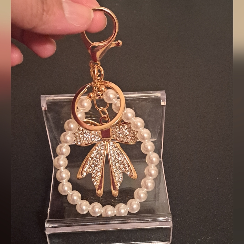 Elegant Gold and Pearl Keychain NWOT
